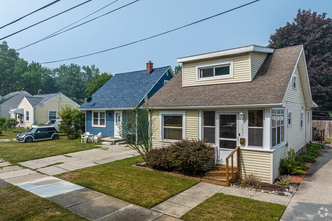 Bungalow, Cape Cod, and Minimal Traditional-style homes are all available in Bassett Park.