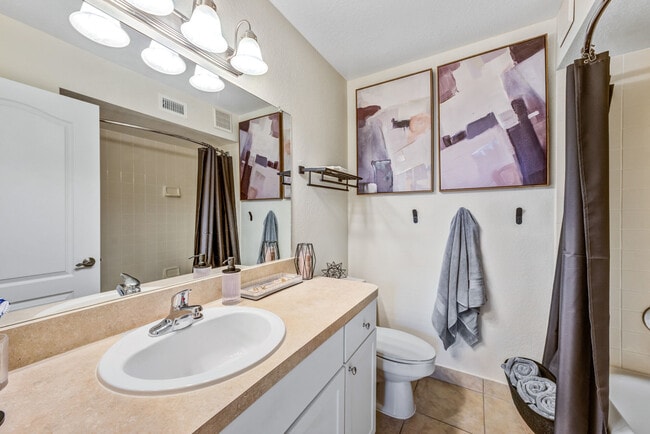 2BR, 2BA - 1,356SF - Primary Bathroom