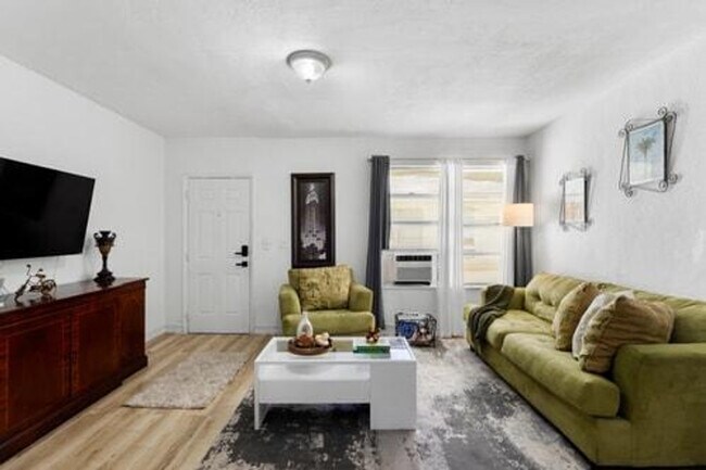 680 SW 7th Ave unit ID1239384P, Miami, FL 33130 - photo 3