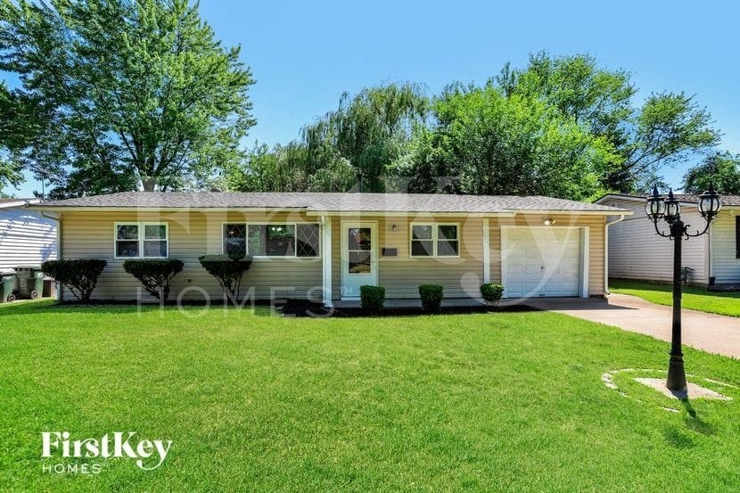 508 Saratoga Ln, Hazelwood, MO 63042 - photo 1