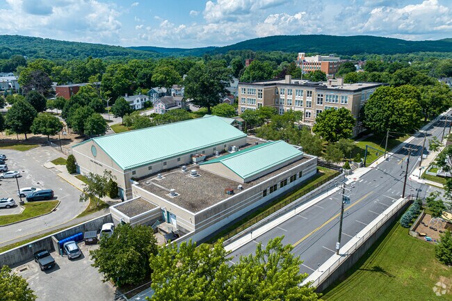 Vogel-Wetmore School has a teacher student ratio of 11 to 1.
