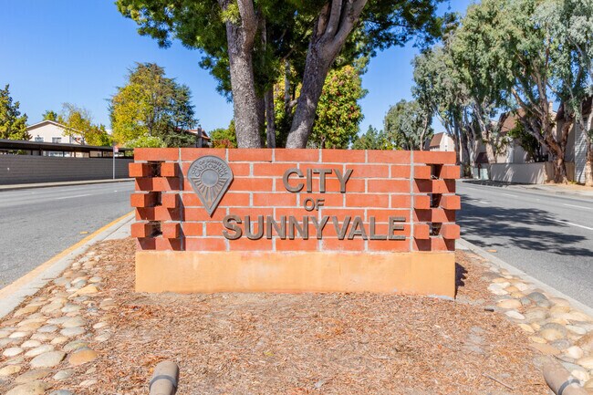 Sunnyvale brings together industry, business, and residential living in the Bay Area.