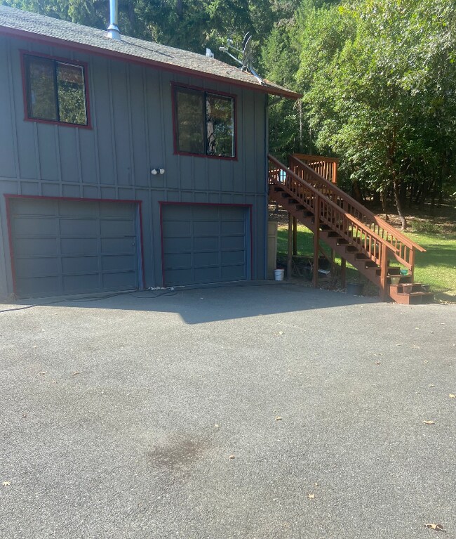 800 Sleepy Hollow Loop, Grants Pass, OR 97527