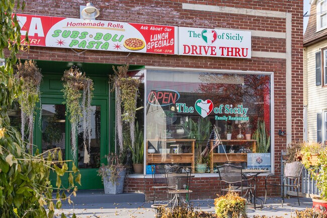 Enjoy a meal outdoors at The Heart of Sicily in Emigsville.