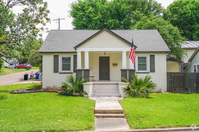 In Natchez, ranch homes add to the city’s diverse architecture, giving residents comfortable and practical living spaces.