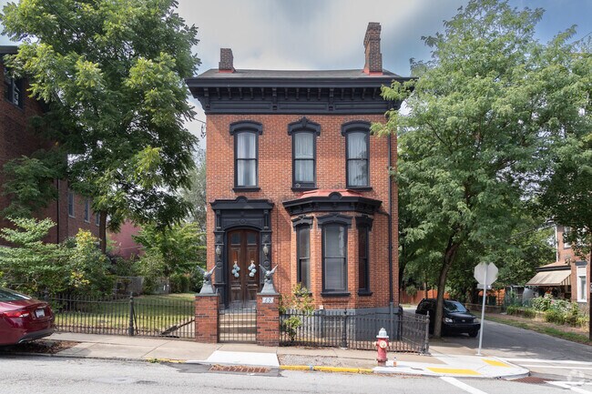 Large single-family homes are available in Central Lawrenceville.