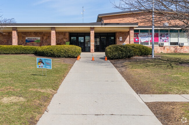 Wadewitz Elementary School has 546 students with a student-teacher ratio of 11 to 1.
