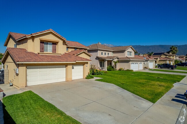 Homes in Bellgrove have great views of the San Gabriel Mountain range.