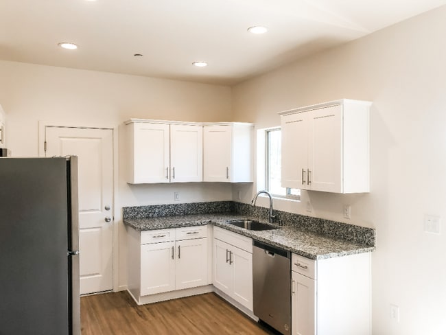 6020 Peck Ln unit A, Paradise, CA 95969 - photo 3