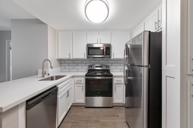 310 Jefferson Apartments, Placentia, CA 92870 - photo 3