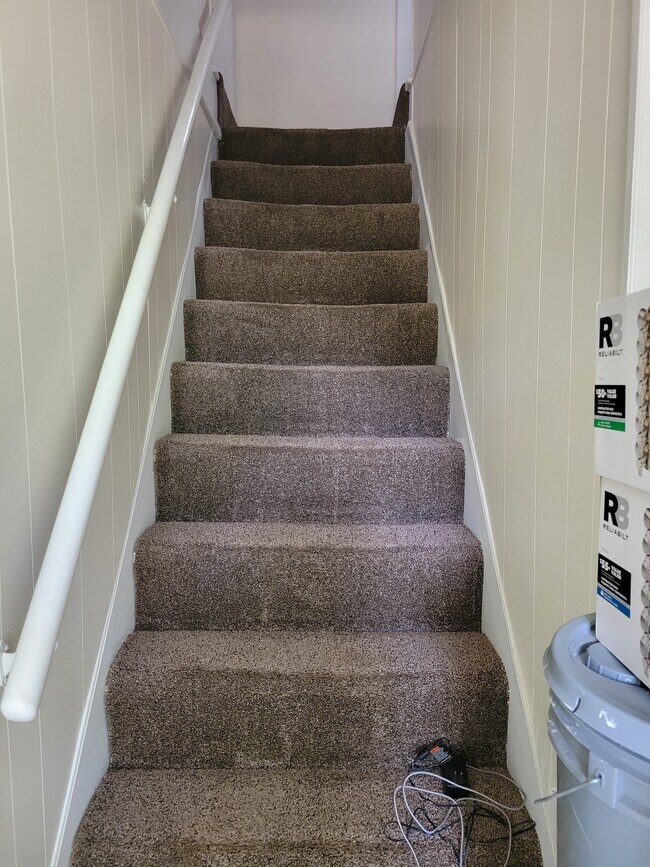 533 4th St unit Upper, Marietta, OH 45750 - photo 3