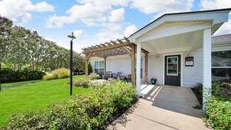 2165 E River Trace Dr, Memphis, TN 38134