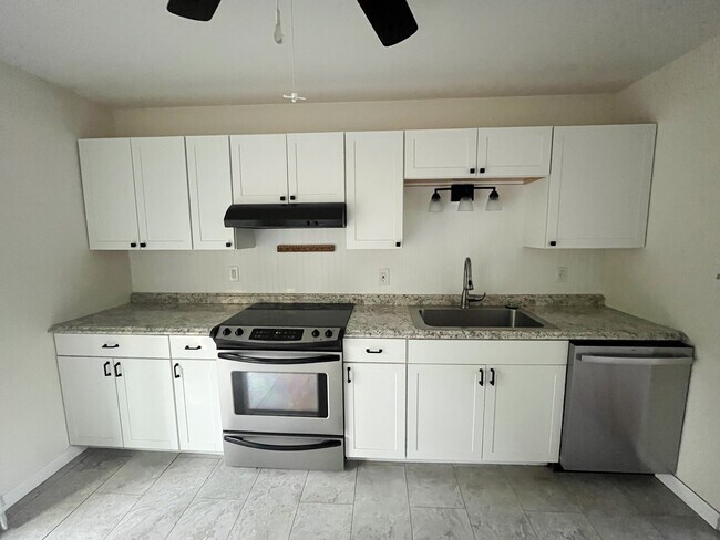 25A Pine Ln unit 25A Pine Lane Apt 7, Albany, NY 12203 - photo 5