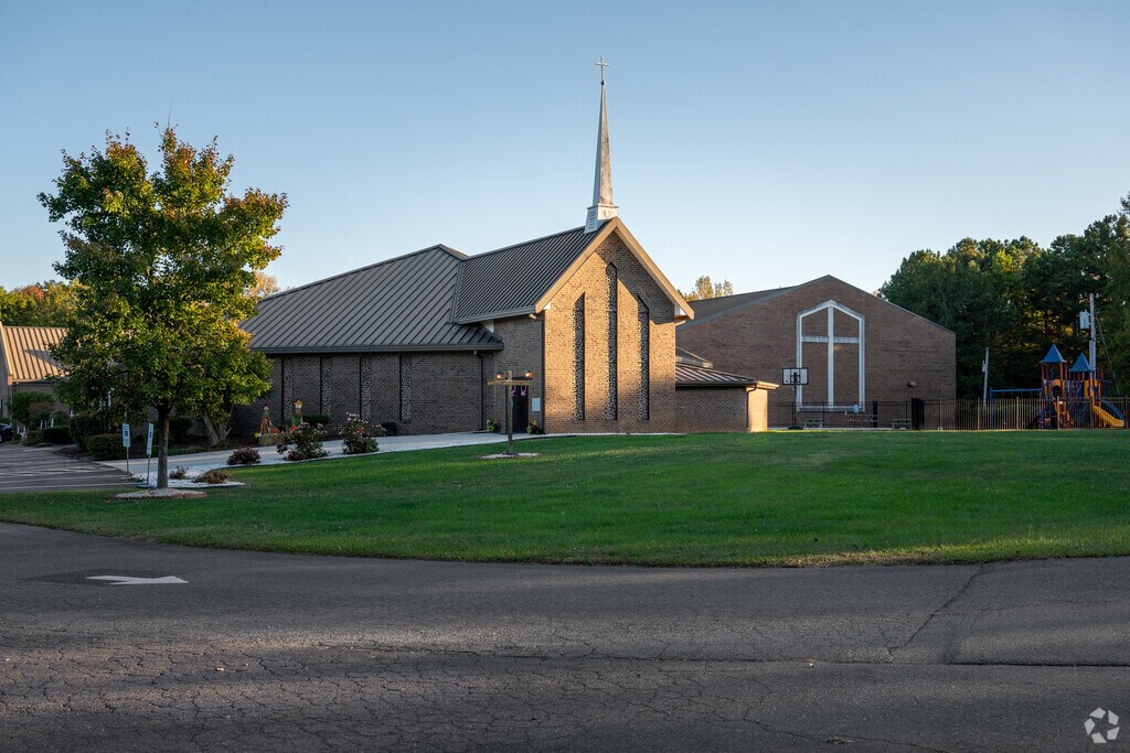 Marvin Academy provides education in the neighborhood of 
Union County.