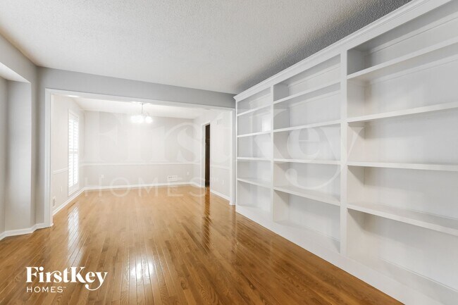 1018 SE 4th St, Lees Summit, MO 64063 - photo 4