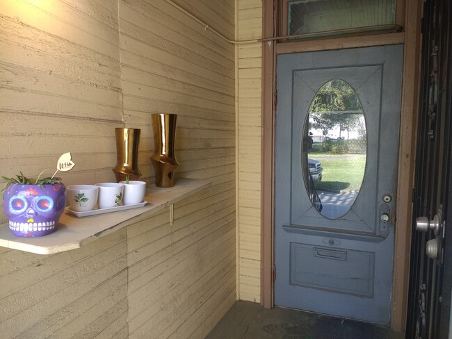 Front Porch, Overlooking Dixon Park