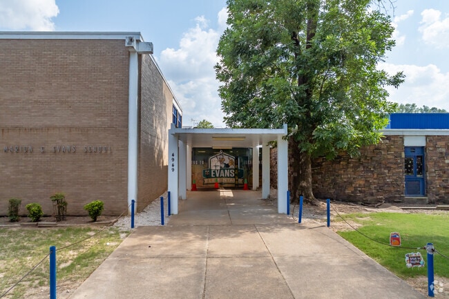 Evans Elementary in Memphis maintains a student-teacher ratio of 16-1.