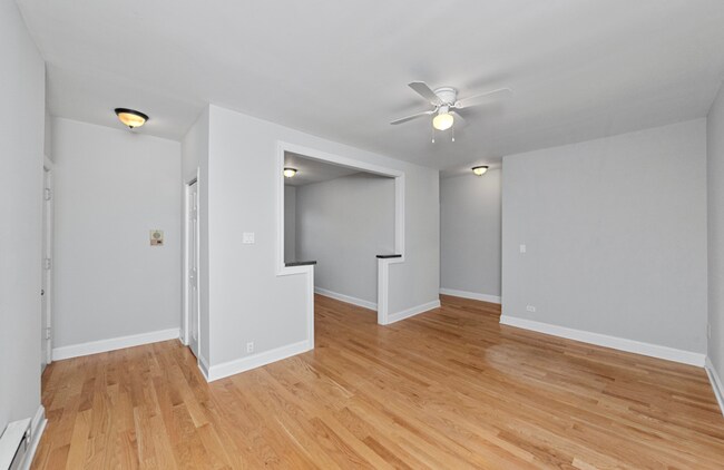 3721 N Pine Grove Ave unit P17, Chicago, IL 60613 - photo 3
