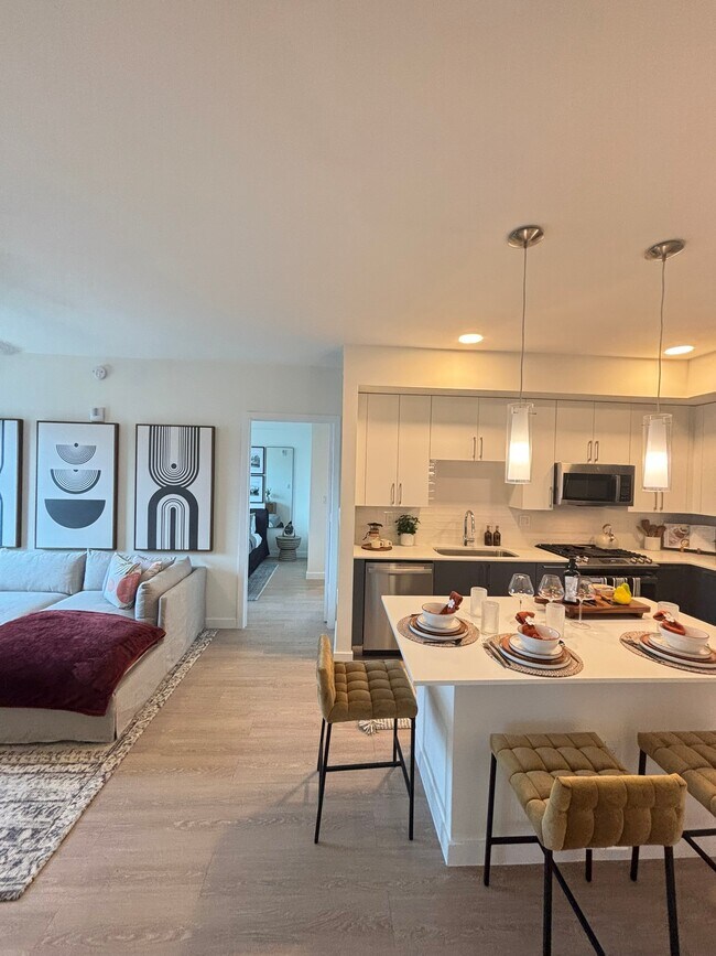 2385 NE 194th St unit D7, Miami, FL 33180 - photo 2