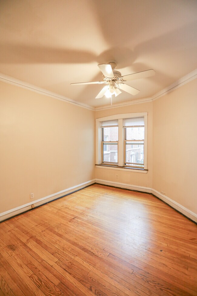 7717 N Sheridan Rd unit 2P, Chicago, IL 60626 - photo 3