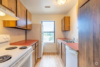 432-460 State St, Charlotte, MI 48813