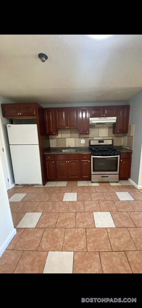 134 Willard St unit 20, Lowell, MA 01850 - photo 4