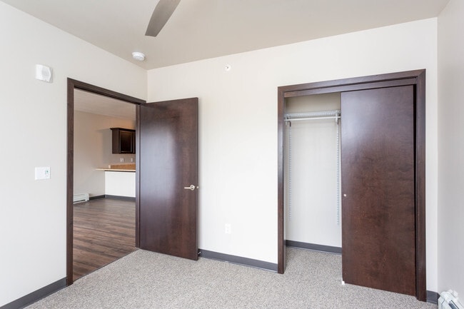 1BR, 1BA - 629 SF - Bedroom