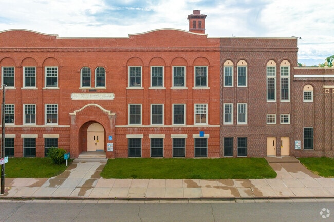 Lincoln Elementary School
is a public pre-K and elementary school in Washington Park West.