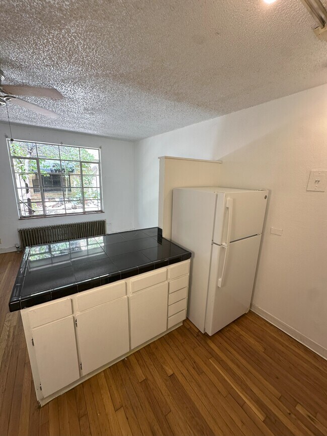 Courtyard on Vine, Denver, CO 80206 - photo 3