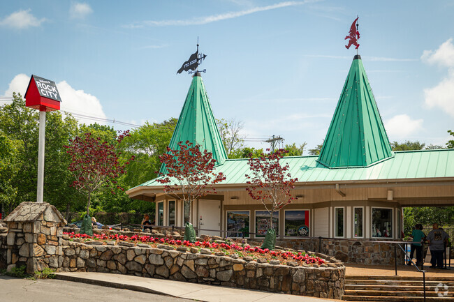 One of the major attractions in Lookout Mountain South is Rock City.