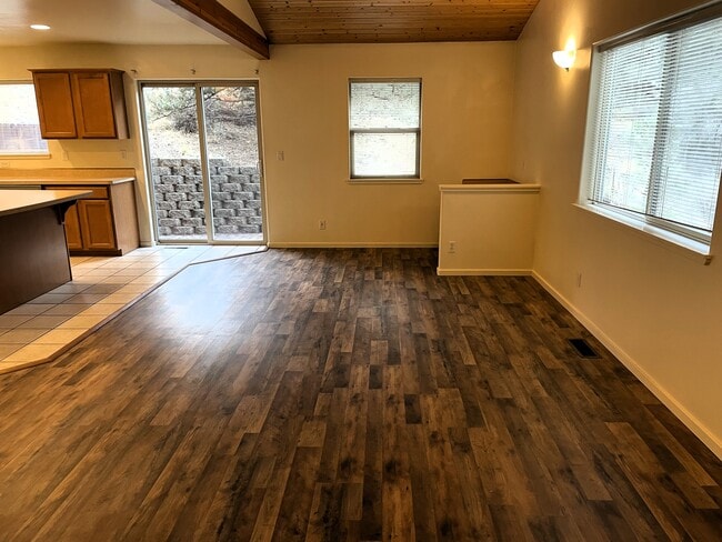 1755 NE Lotus Dr, Bend, OR 97701 - photo 3