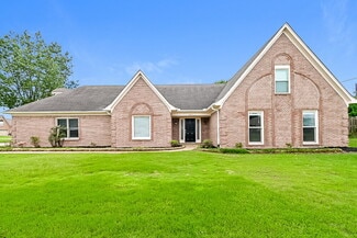 8241 Meadow Vale Dr, Memphis, TN 38125