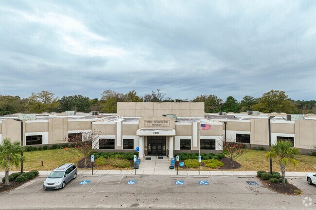 Palmetto Scholars Academy has several extracurricular activities and competitive sports teams.