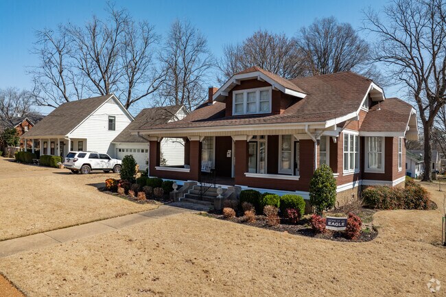 Covington feautures a good deal of early to mid 20th century homes.