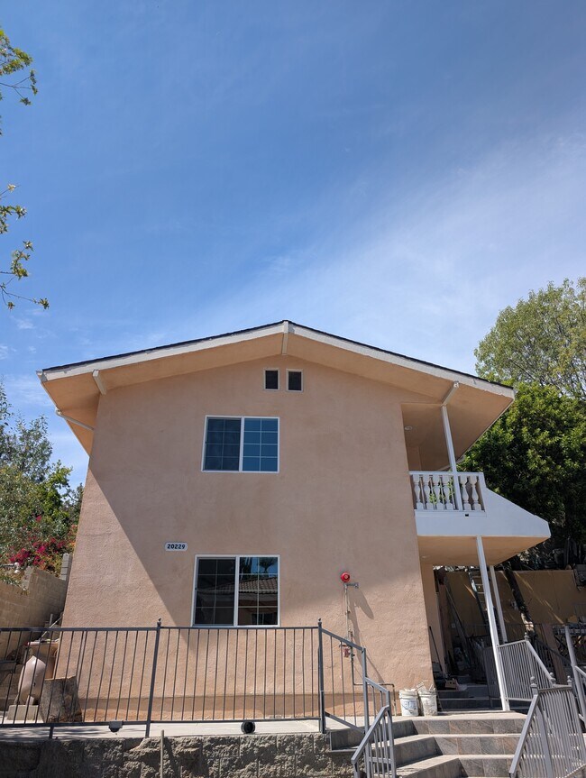 20229 Lorenzana Dr, Los Angeles, CA 91364