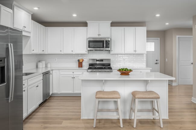 5153 Bentgrass Dr, Hempfield Township, PA 15601 - photo 3