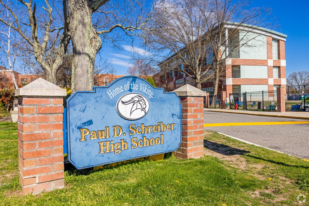 Welcome to Paul D Schreiber High School in Port Washington.