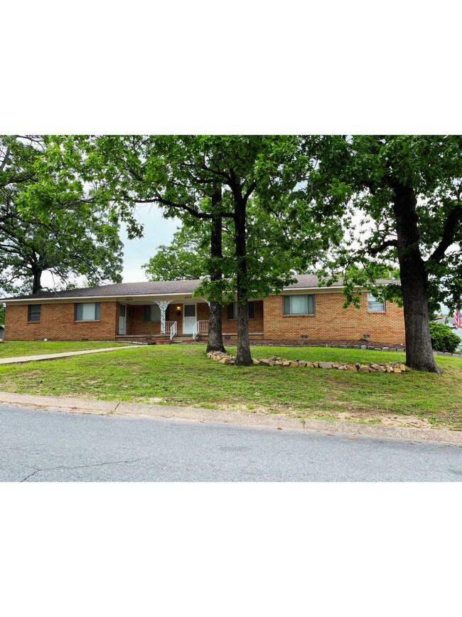 4212 N Locust St, North Little Rock, AR 72116