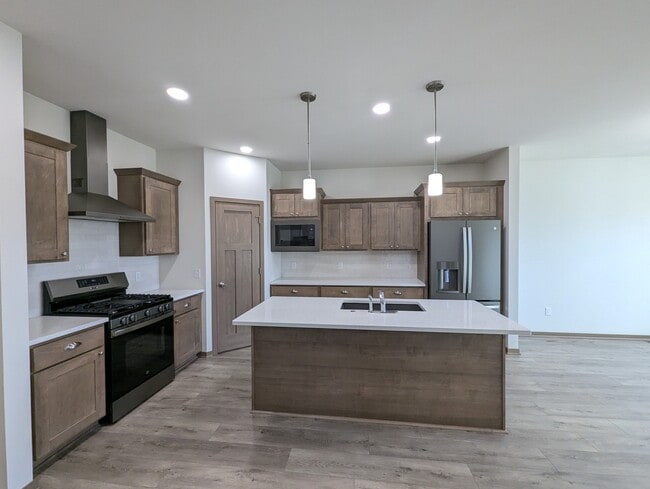 6640 Linnet Ln, Middleton, WI 53562 - photo 4