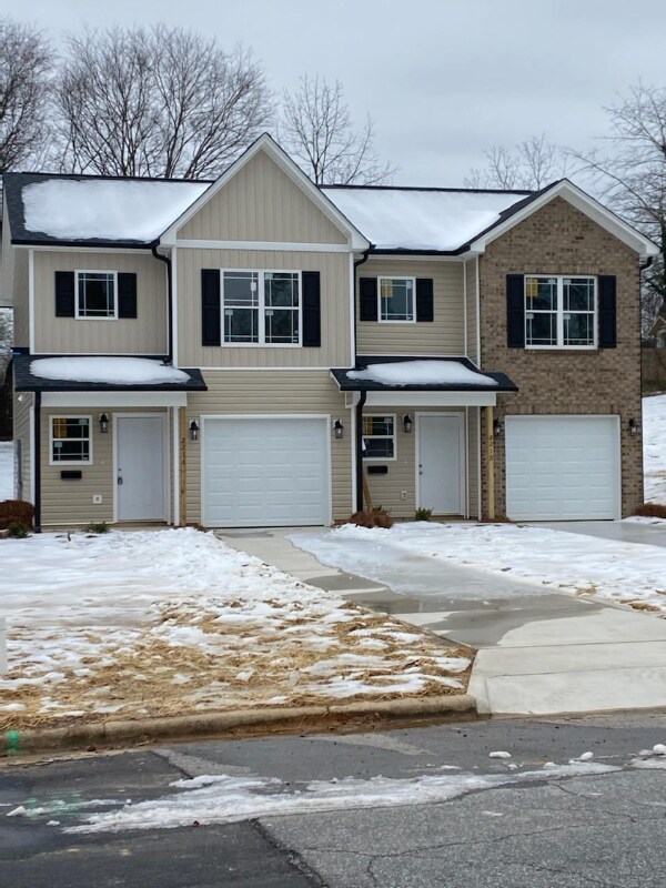 221 W Murphy St, Madison, NC 27025