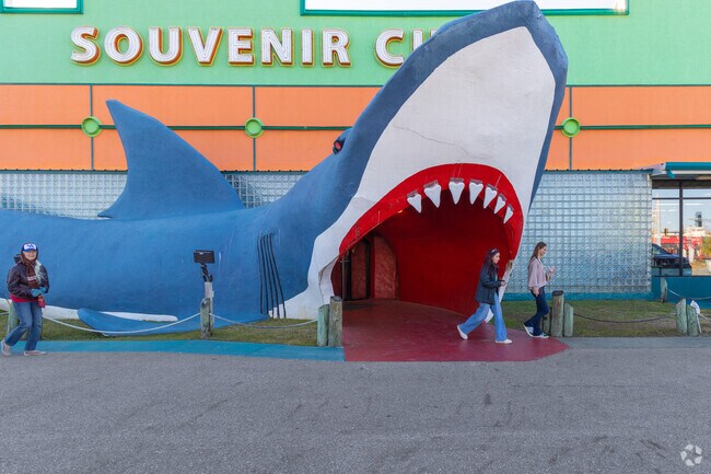 Find the perfect keepsake and a touch of Gulf Shores charm at the local souvenir shops.