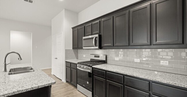 1806 Apache Cir unit 38652430, Cleburne, TX 76033 - photo 6