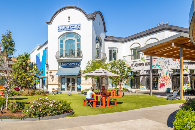 Rosewood shoppers enjoy the nearby upscale outdoor mall.