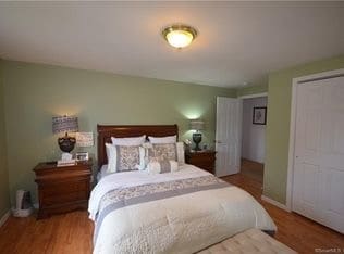 258 Rakoczy Ave Unit 2flr, Fairfield, CT 06824