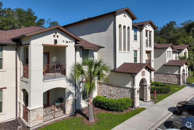The Pines offers multi-family style living on New Hampshire Ave in DeLand Southwest.