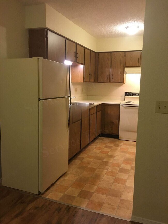 101 103-103 Johnson Dr Unit 102 (103), Buffalo, MO 65622