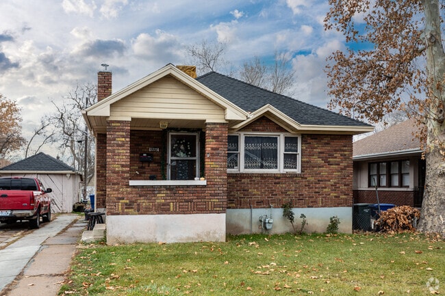 Bungalow-style homes are common in the TO Smith neighborhood.