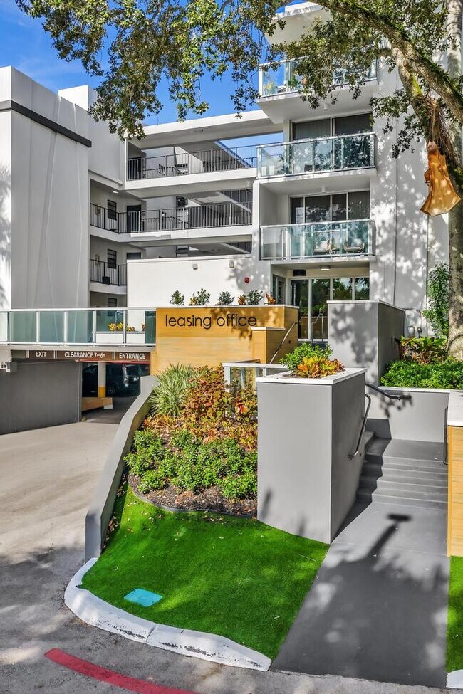 Nottingham Pine Luxury Apartment Homes - Under New Management, Plantation, FL 33324 - photo 6