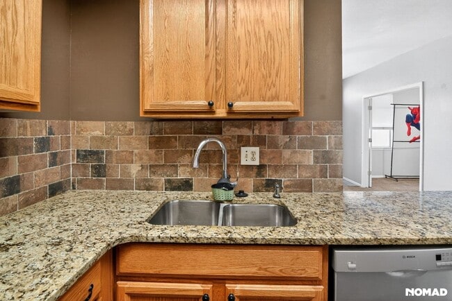 1089 S Walden Way, Aurora, CO 80017 - photo 3