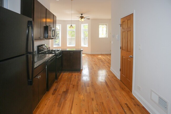 1704 W Sunnyside Ave unit G08C, Chicago, IL 60640 - photo 4